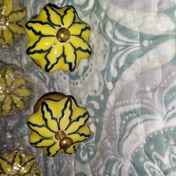 Unbranded Other - Set of 6 ceramic door knobs..